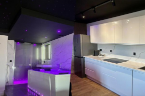 Penthouse Manhattan jacuzzi balneo suite luxe